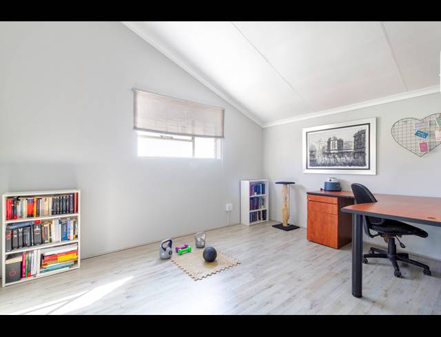 3 BEDROOM TOWNHOUSE FOR SALE IN WILGEHEUWEL